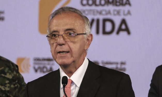 Dimite el único ministro que permaneció con Petro desde su posesión