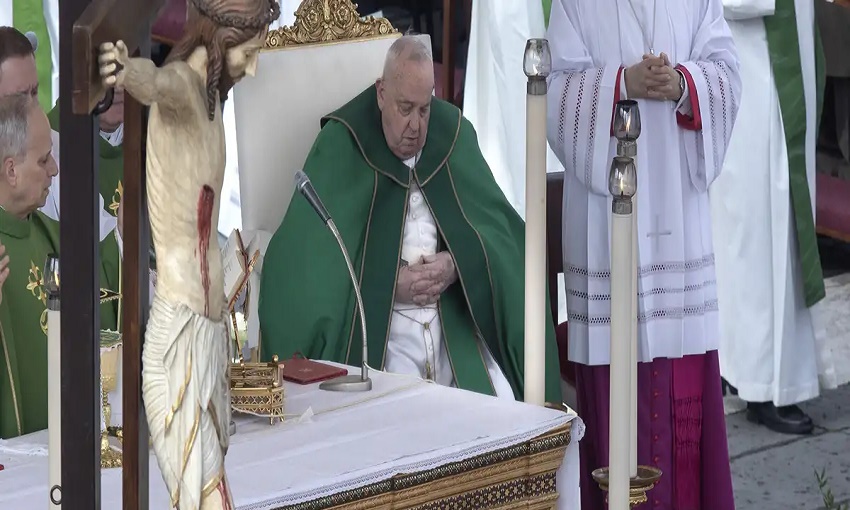 Papa Francisco tuvo “noche tranquila” tras ser hospitalizado