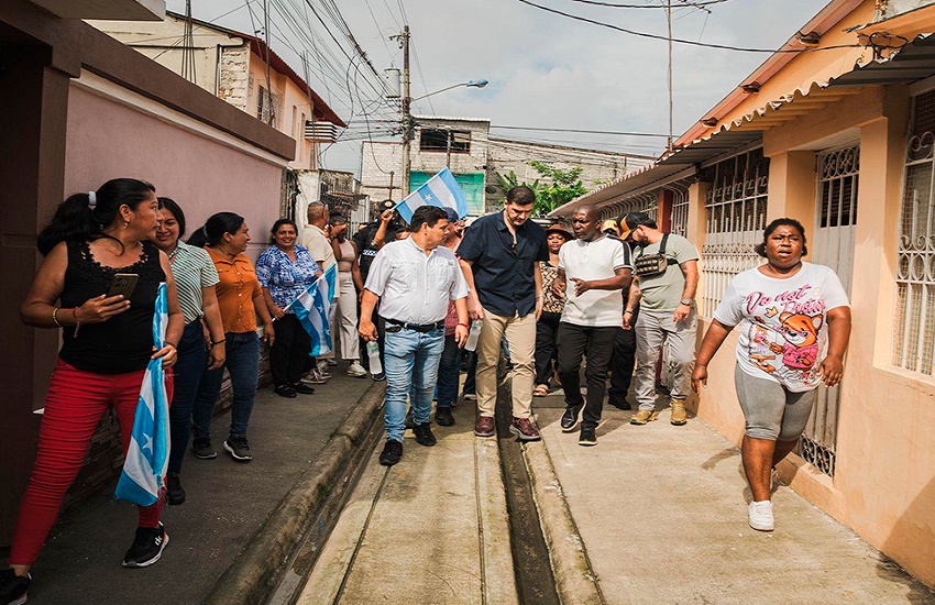 Alcalde Aquiles Alvarez entregó peatonales renovadas en Floresta 2 beneficiando a 29.000 personas