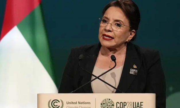 Presidenta de Honduras resulta ilesa en un percance aéreo