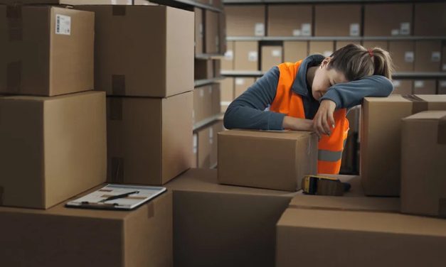 Un nuevo estudio relaciona el trabajo sedentario con un riesgo 37% mayor de sufrir síntomas similares al insomnio