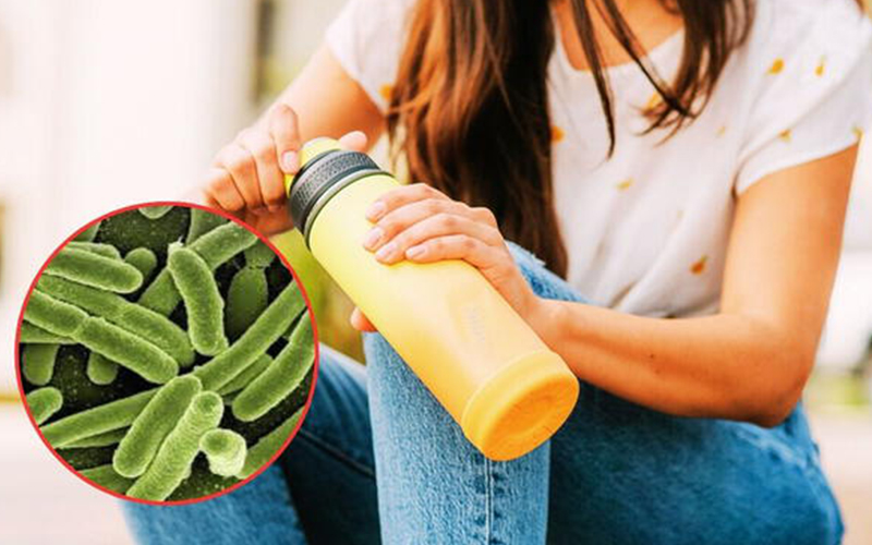 Tu tomatodo podría tener 40 mil veces más bacterias que un inodoro: ¿Sabes cómo limpiarlo?