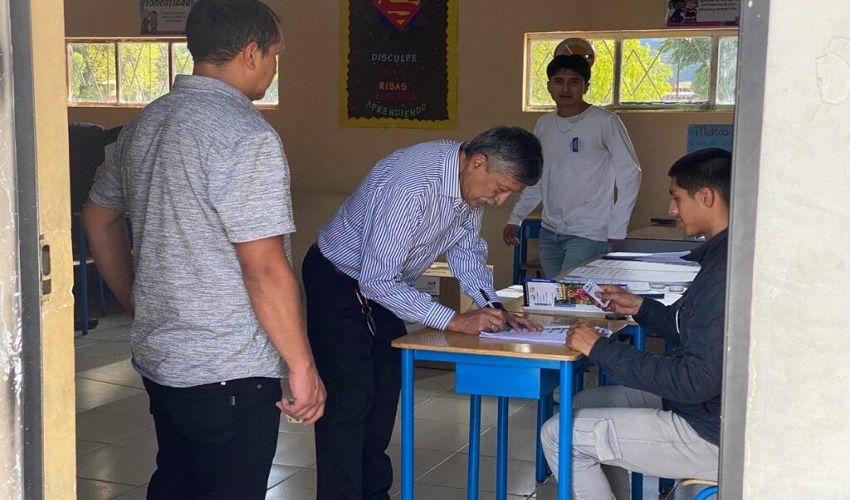 En 22 provincias de Ecuador terminó el escrutinio de actas de las elecciones 2025