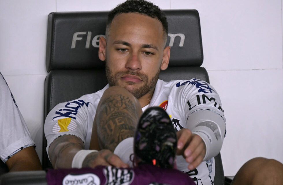 El Presidente del Santos habló sin vueltas sobre Neymar: “No hay ninguna facilidad ni beneficio con su lesión”