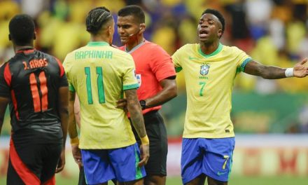 ELIMINATORIAS SUDAMERICANAS | La pelea de Raphinha con Vinícius en pleno partido de Brasil, justo antes de jugar contra Argentina