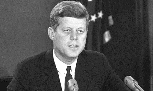Trump desclasifica archivos inéditos sobre asesinato de JFK