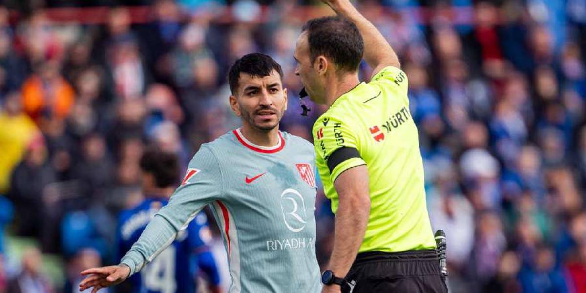 LALIGA | Ángel Correa fue suspendido por insultar a un árbitro y se pierde un partido clave con Atlético de Madrid