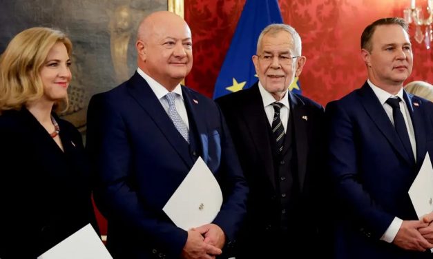 Coalición tripartita asume el poder en Austria