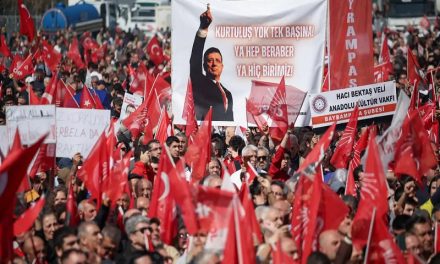 Nueva protesta en Estambul contra la detención de Imamoglu