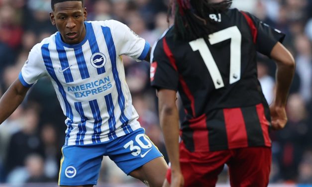 Pervis Estupiñán fue titular en la victoria del Brighton