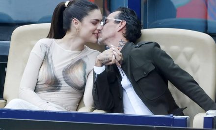 Marc Anthony y Nadia Ferreira se ponen románticos en el Miami Open