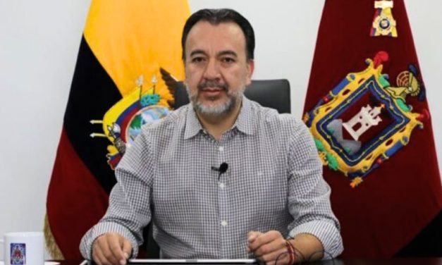 Pabel Muñoz afirma que la SENAE retiene 14 nuevos trolebuses sin justificación