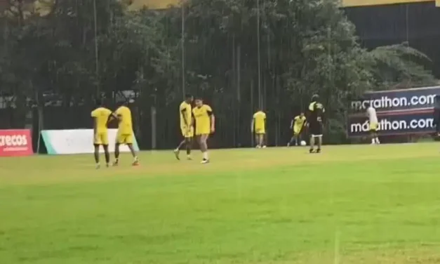 BAJO UNA INTENSA LLUVIA: Entrenó BSC de cara a su duelo ante Corinthians