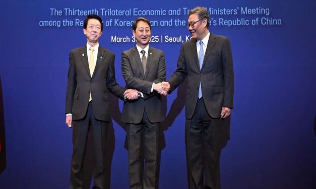 Tokio, Pekín y Seúl acuerdan impulsar el libre comercio