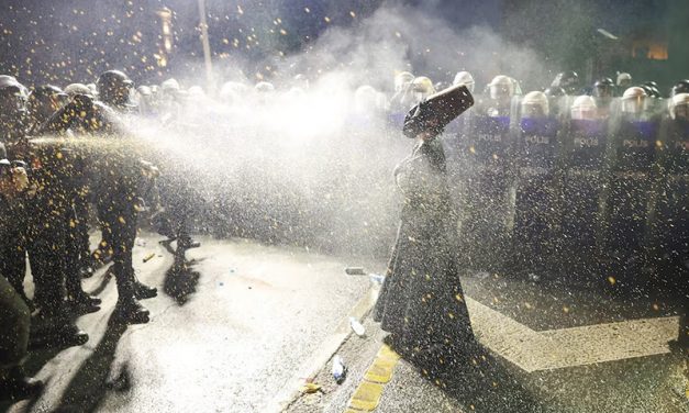 Turquía detiene a más de 1.000 personas en protestas desde el arresto del alcalde de Estambul, dice un ministro