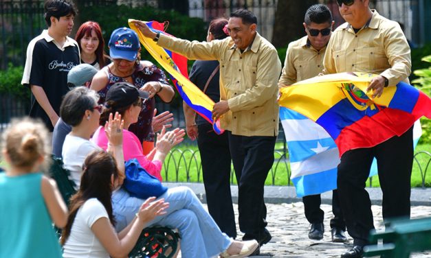 Banda Municipal alegró a turistas locales y extranjeros en el Parque Seminario
