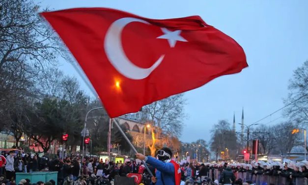 Detienen a más de 40 personas por insultar a Erdogan