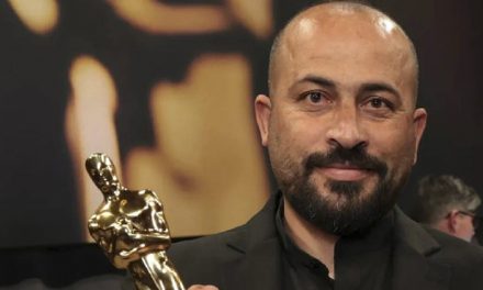 Liberan al director palestino ganador del Oscar tras ser golpeado en Cisjordania