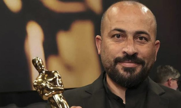 Liberan al director palestino ganador del Oscar tras ser golpeado en Cisjordania