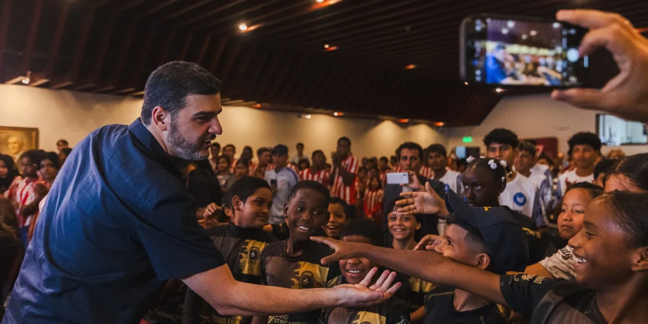 Alcalde Aquiles Alvarez lideró la premiación a los 14 campeones del Interbarrial Diario El Universo