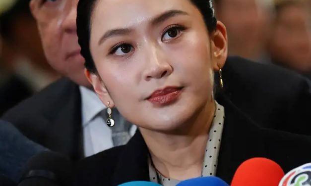 Primera ministra de Tailandia sobrevive a moción de censura