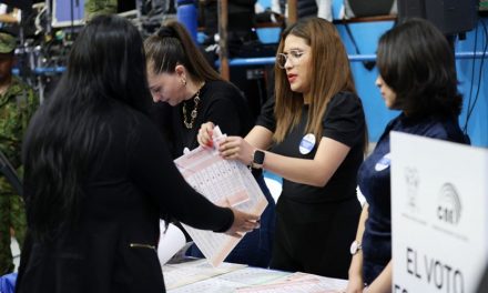 Listas las papeletas para la segunda vuelta electoral en Ecuador