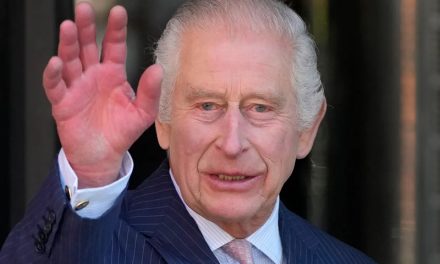 Hospitalizan brevemente al rey Carlos III por efectos secundarios de su tratamiento contra el cáncer