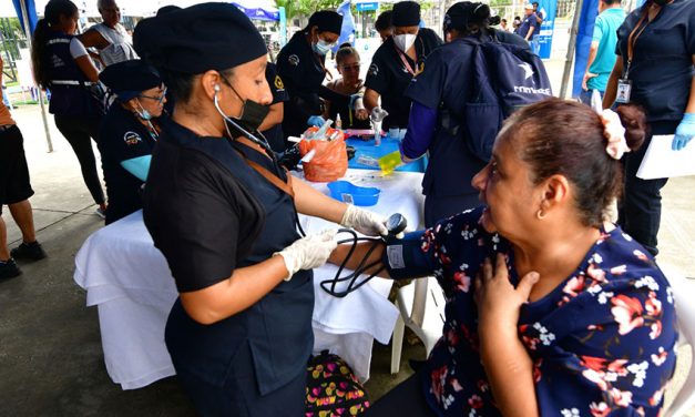 Municipio de Guayaquil llevó sus servicios a 932 habitantes del sur