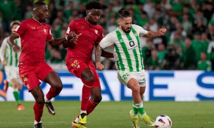 LALIGA | Real Betis y Sevilla movilizan a la ciudad en la previa del derbi con multitudes en la práctica abierta