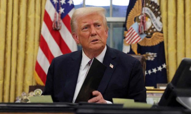 La administración Trump revoca el estatus temporal a más de medio millón de migrantes