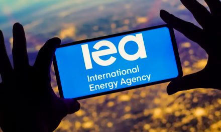 AIE recorta radicalmente previsión de demanda de petróleo