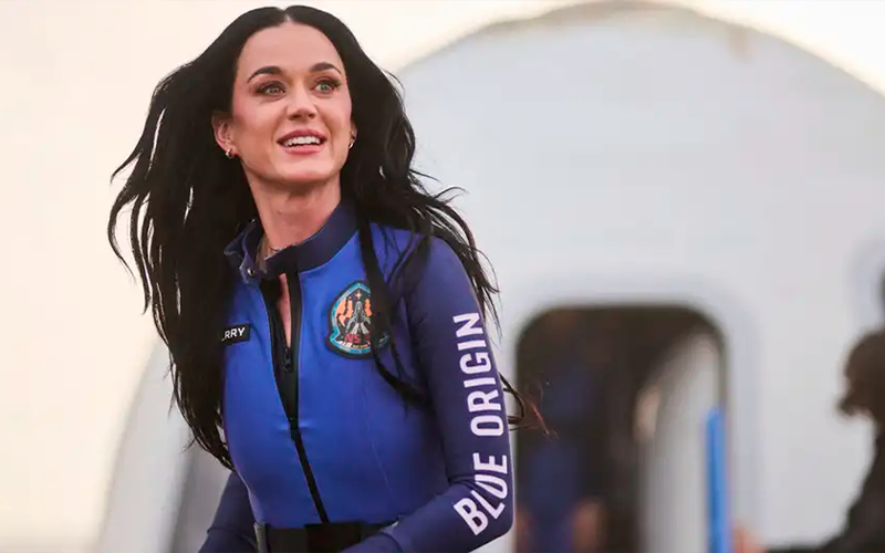 Katy Perry cumple vuelo espacial junto a cinco mujeres más