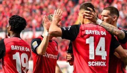 Bayer Leverkusen de Piero Hincapié venció al FC Augsburg en la Bundesliga