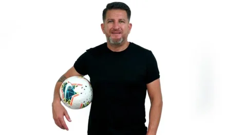 Patricio Urrutia asume como nuevo entrenador de Delfín SC