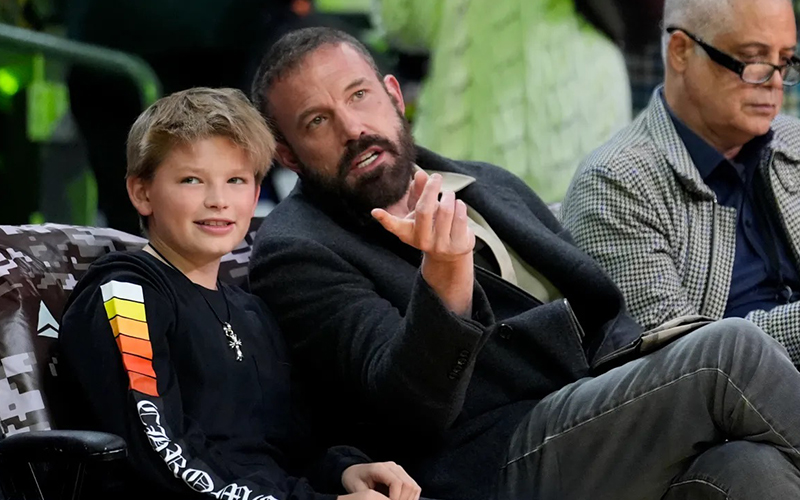 Ben Affleck dice que sus hijos deben trabajar en “empleos clásicos de adolescentes”