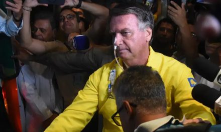 Operan a Bolsonaro por problemas derivados de cuchillada