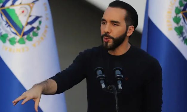 Bukele fustiga a Maduro por rechazar canje de migrantes
