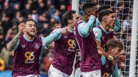 Burnley se impone 2-1 al Watford y da un paso firme hacia la Premier League