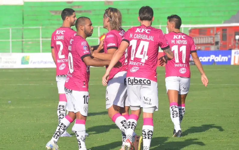 EN LO MÁS ALTO: IDV se impuso a Orense en Machala