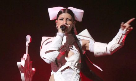 Aseguran que Cazzu quiere evitar legalmente que Ángela Aguilar conviva con su hija