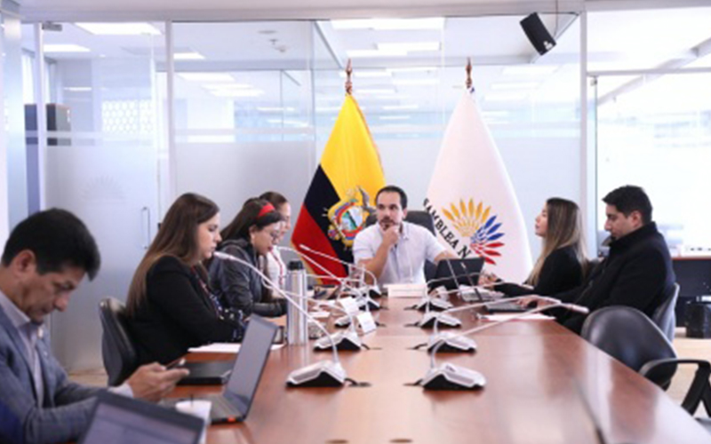 Comisión aprobó informe no vinculante sobre el cumplimiento de las recomendaciones relacionadas con la evaluación de la Ley de Movilidad Humana
