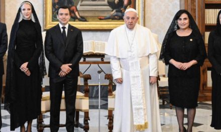 Daniel Noboa viajará al funeral del papa Francisco con una delegación