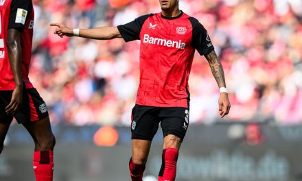 El Bayer Leverkusen de Piero Hincapié no pudo pasar del empate