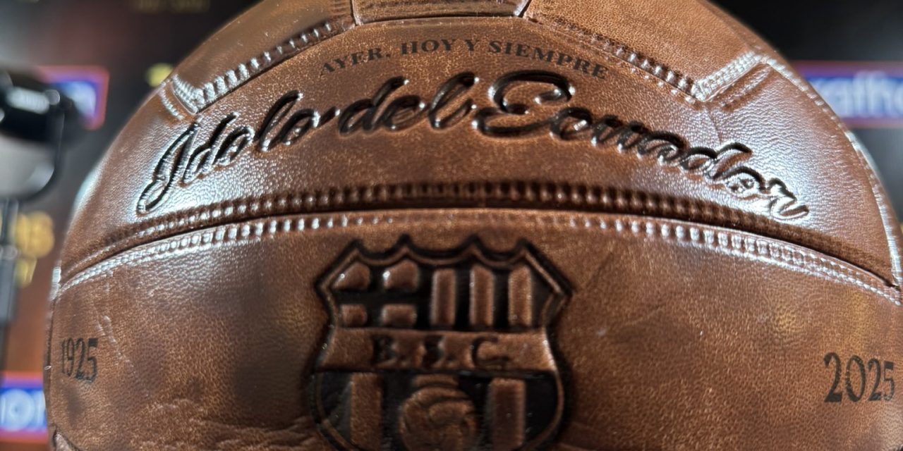 Barcelona SC presentó su balón conmemorativo del Centenario
