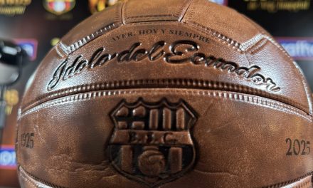 Barcelona SC presentó su balón conmemorativo del Centenario