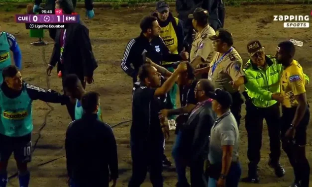 FINAL CALIENTE: Así fueron los incidentes entre los banquillos del Emelec y el Cuenca