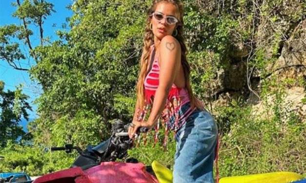 Karol G se cayó de una cuatrimoto durante sus vacaciones en Jamaica
