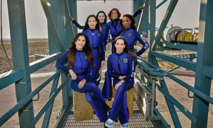 Katy Perry se pronuncia tras las críticas por vuelo espacial de Blue Origin