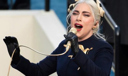 Lady Gaga siguió adelante tras sufrir falla técnica en Coachella 2025