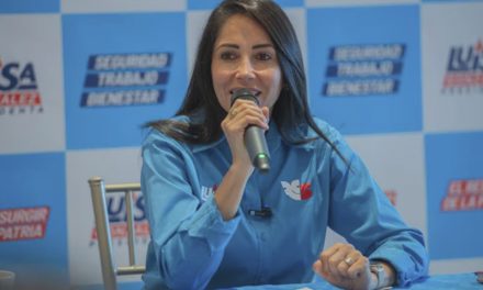 Centro Democrático respalda a Luisa González en la segunda vuelta